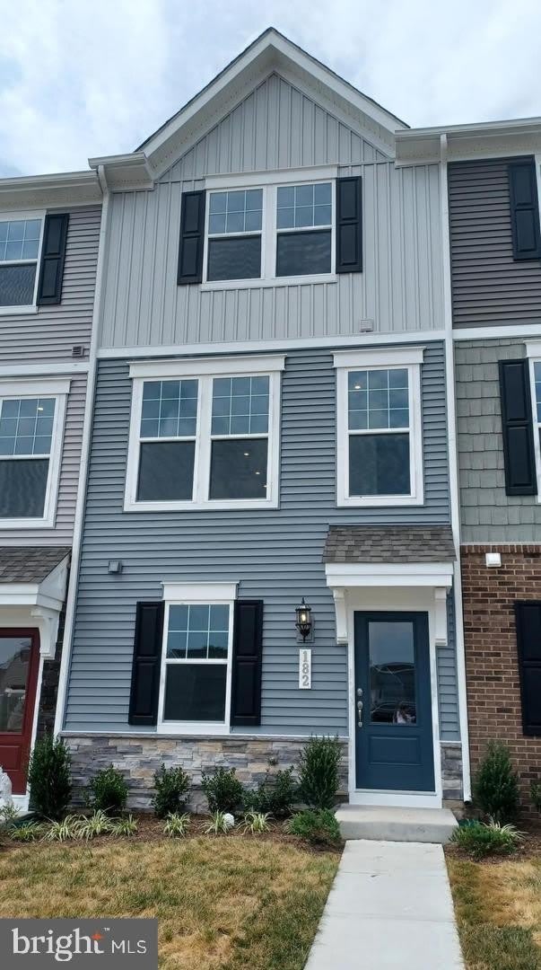 182 COOLIDGE AVE – photo 1