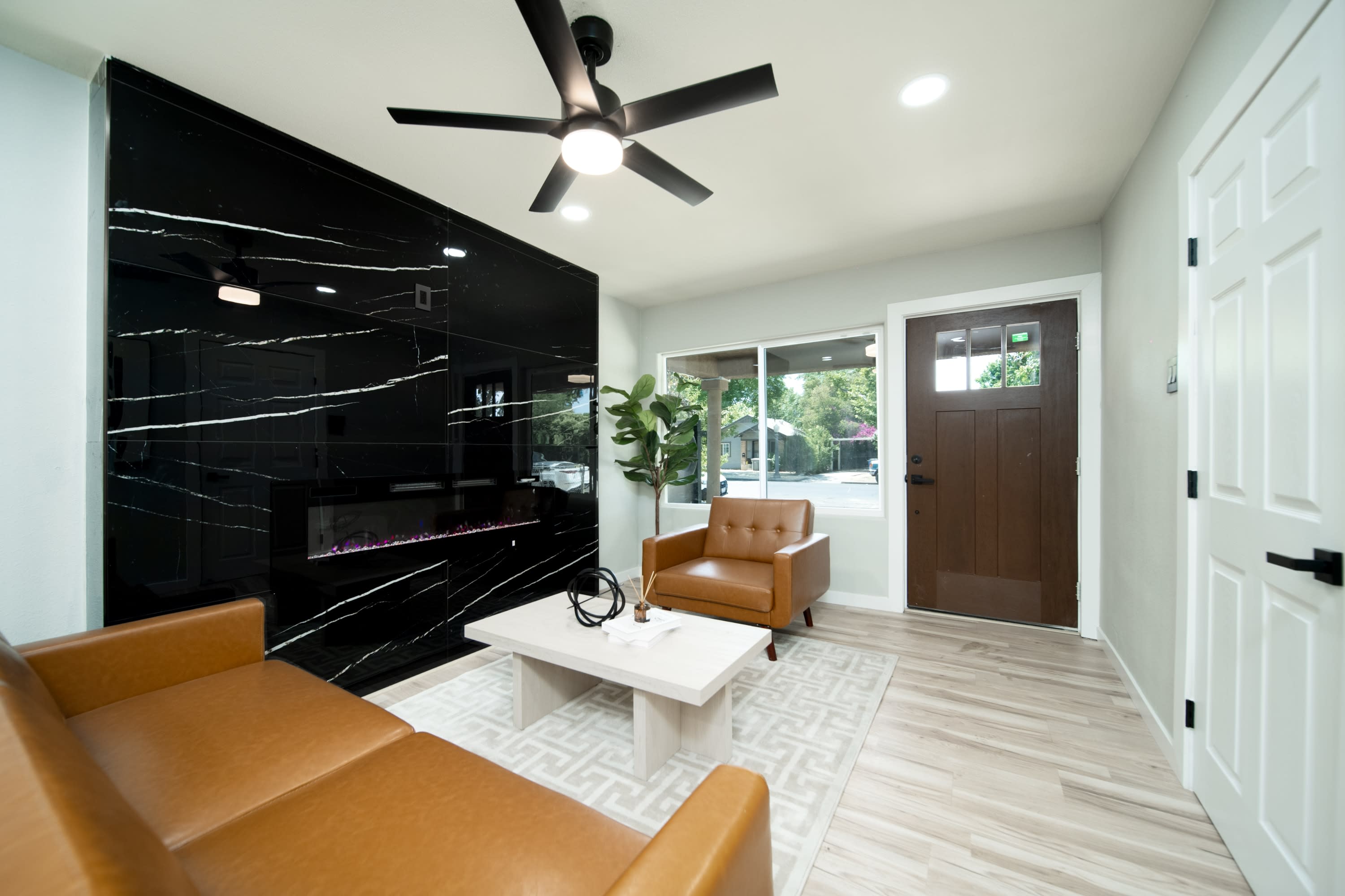 921 W 19th St – photo 2