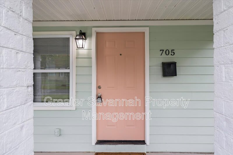705 West 47th Street – photo 3