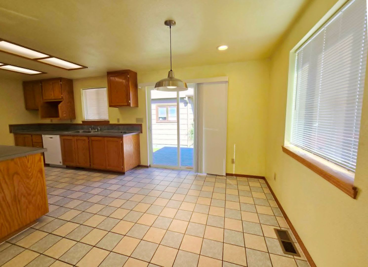 Aberdeen 3 bed, 1 bath home! – photo 3