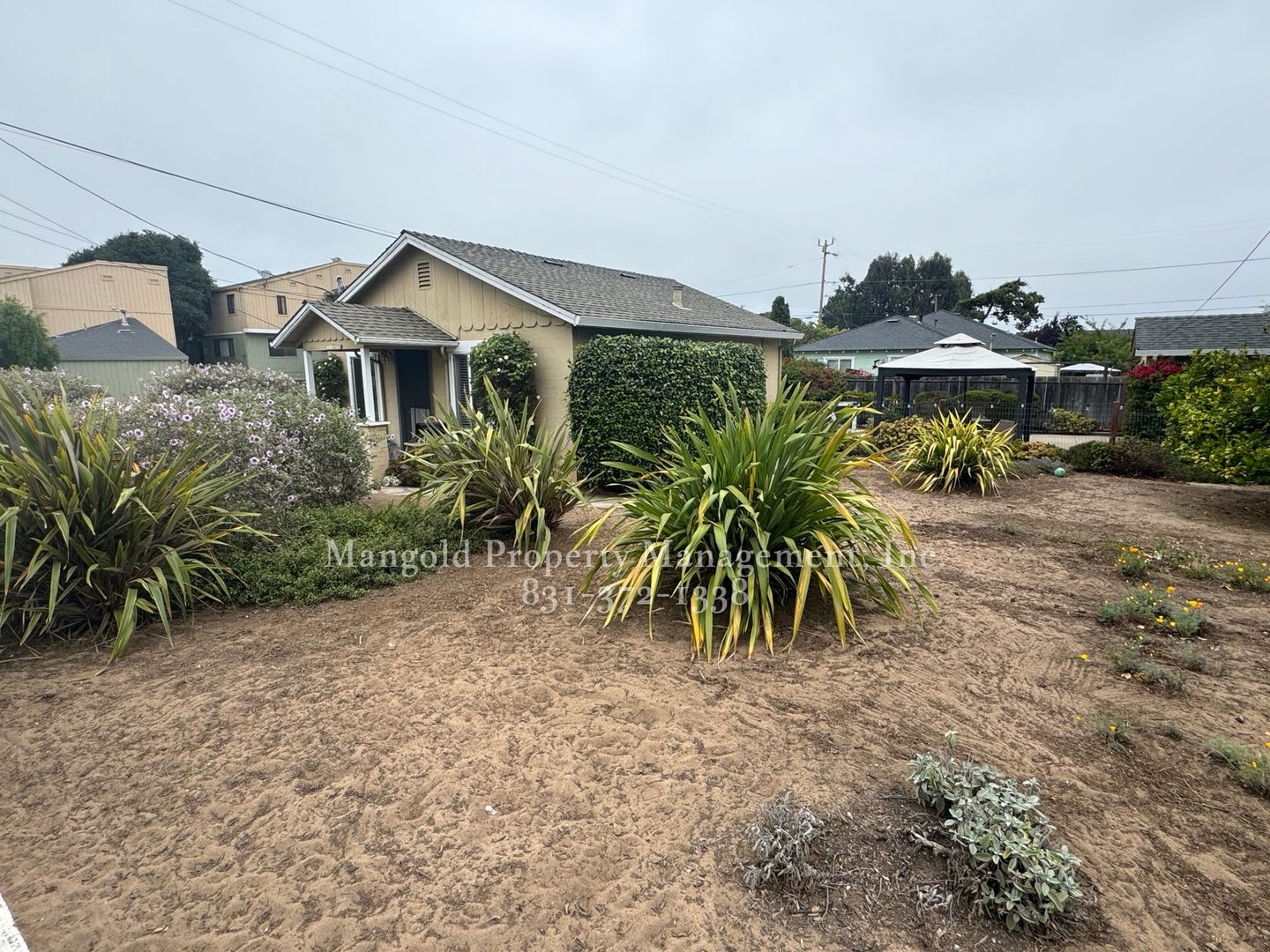 2 Bed 1 Bath Home With Large Fenced Yard – photo 2
