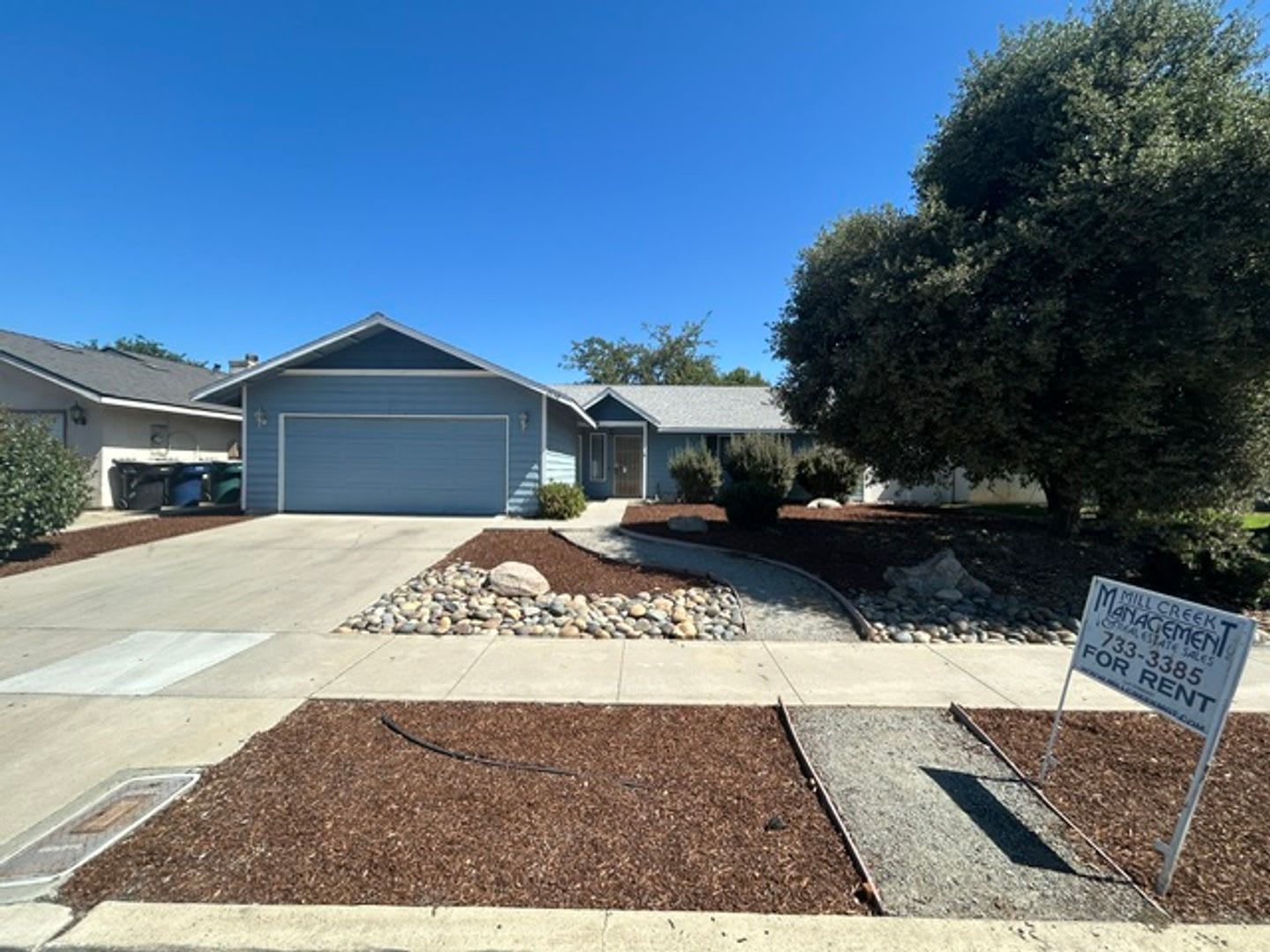 3 Bedroom 2 Bathroom Home in Tulare! $600 off First Month's Rent!!! – photo 1