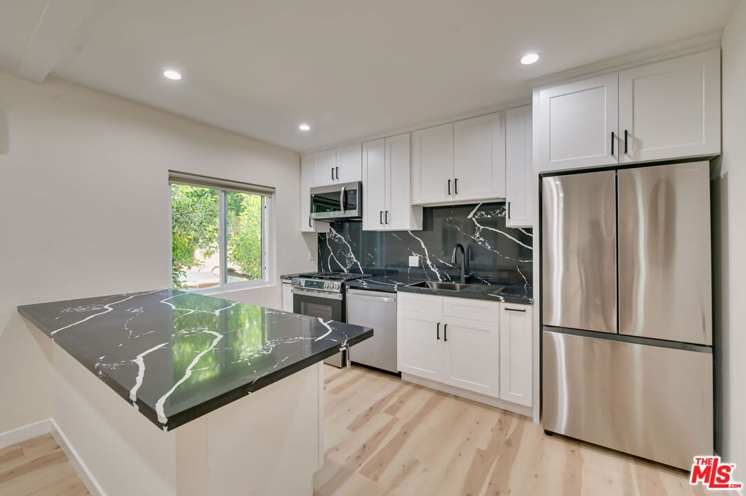9042 Phyllis Ave – photo 3