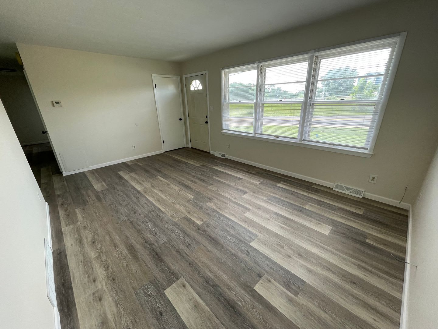 3 bedroom 2 bath house – photo 2