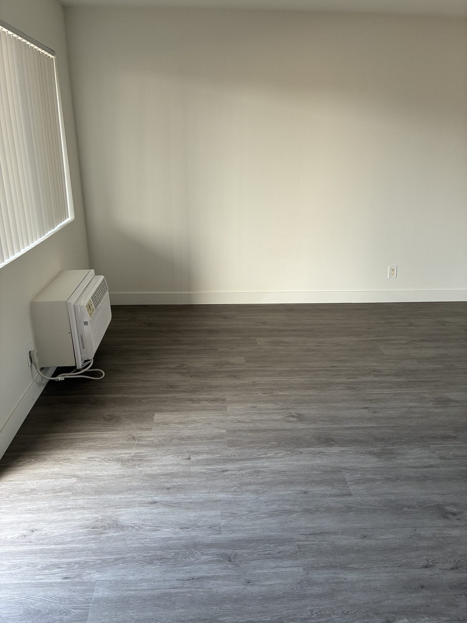 3341 Andrita St – photo 4