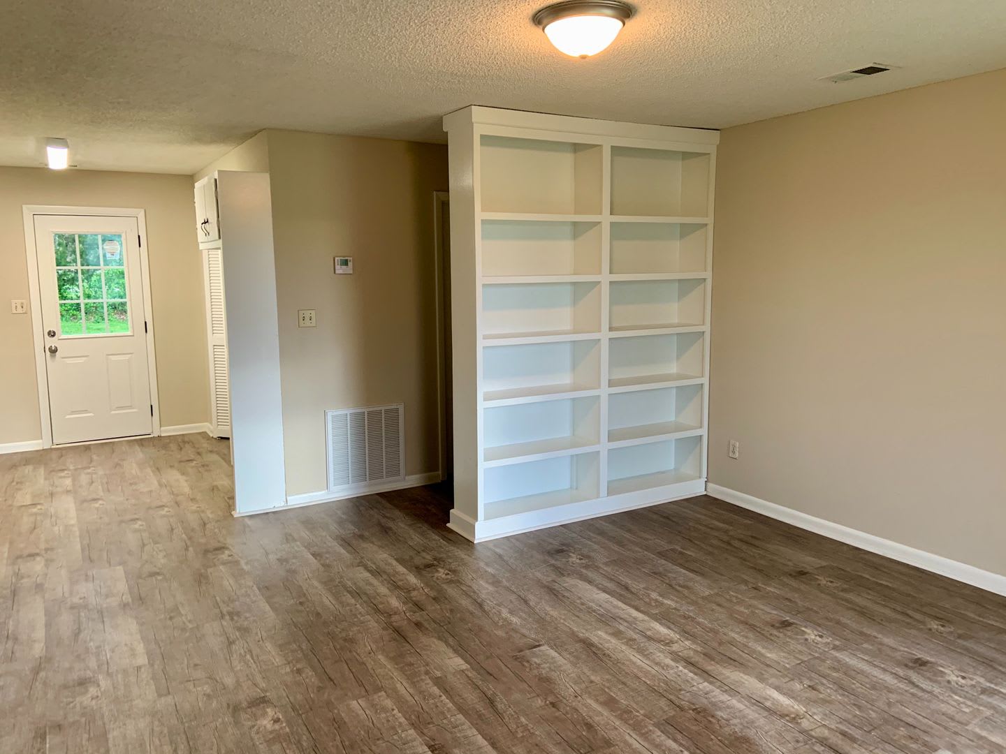 2 Bedroom Duplex with Yard – photo 3