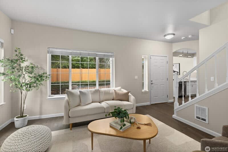 10909 Avondale Rd NE – photo 4