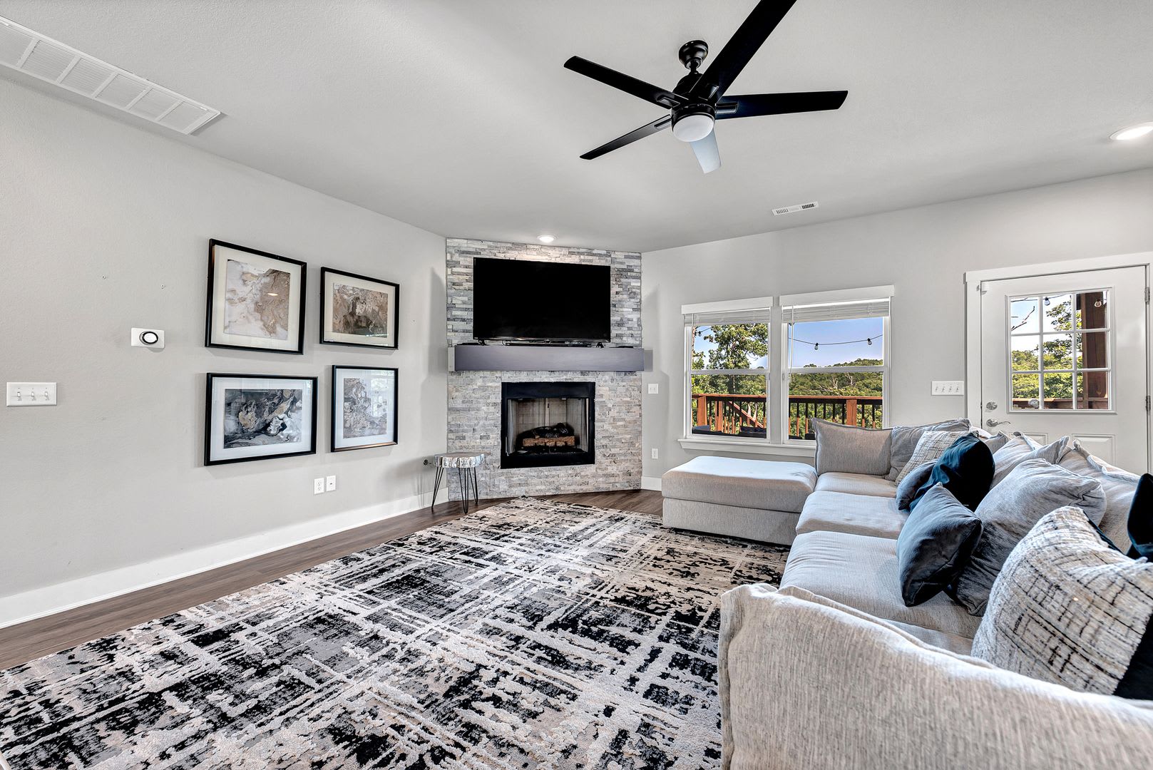 Modern 3-Bedroom Bella Vista Home with Bonus Room and Tiered Deck – photo 2