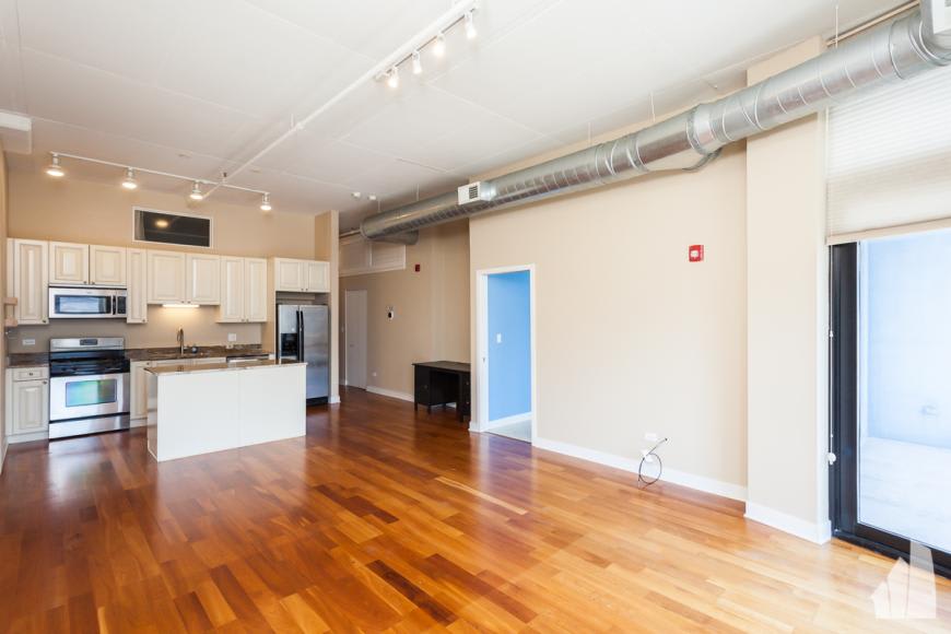 740 W Fulton St – photo 3