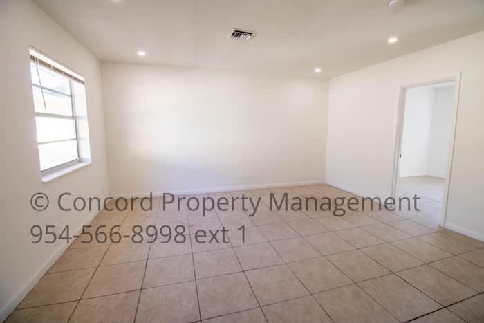 835 Southwest 4th Street – photo 3