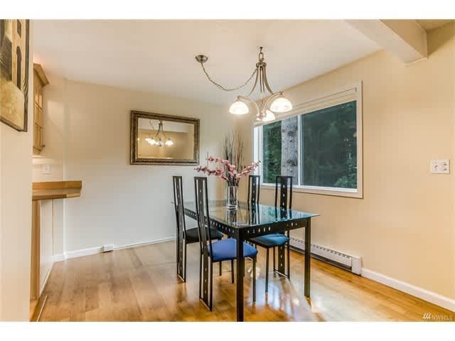 Beautiful 2 Bed 1.5 Bath in Sought After Woodridge, Bellevue. – photo 4