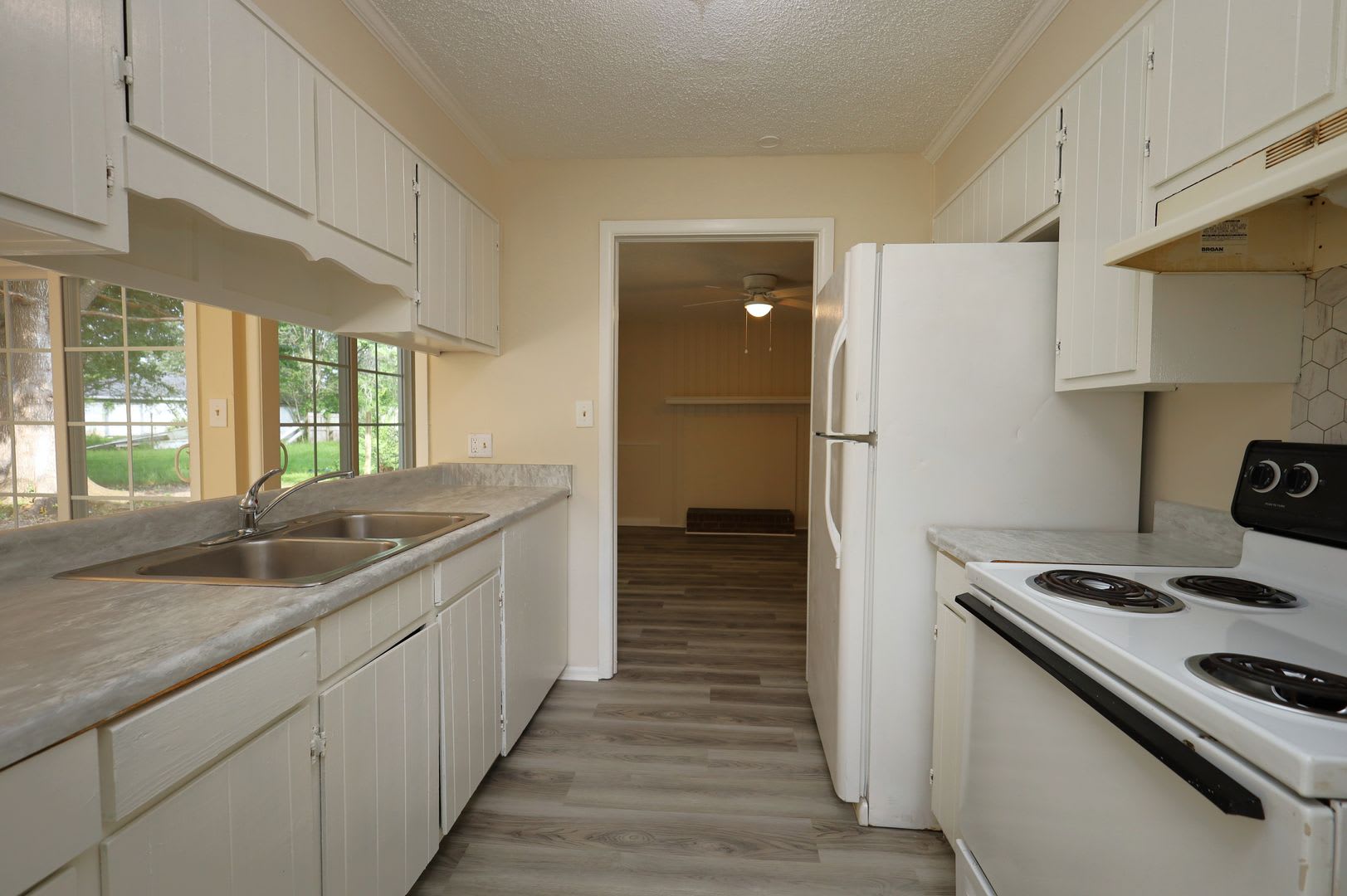 2820 Kirkwood Circle – photo 5