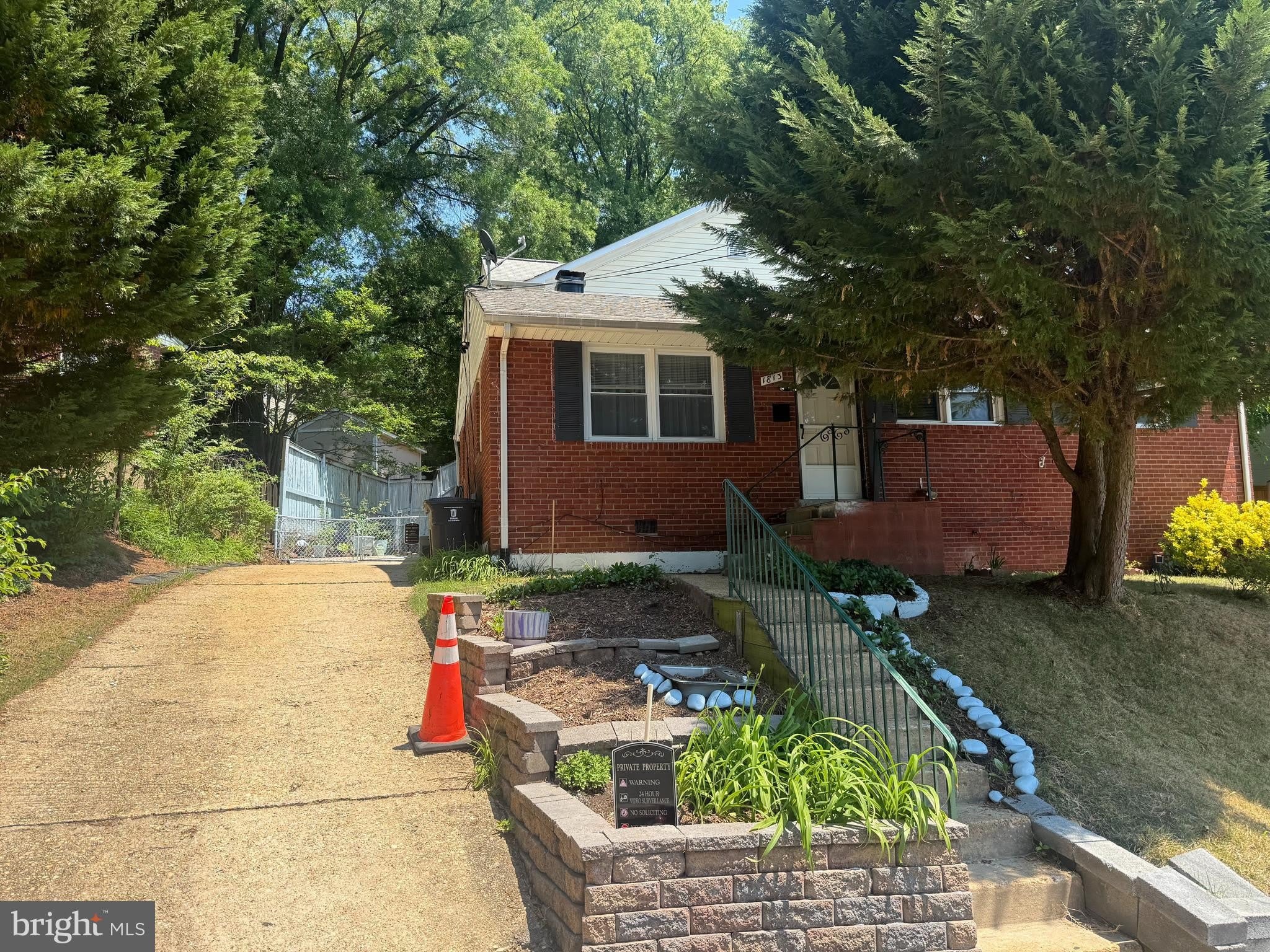 1813 S STAFFORD Street – photo 2
