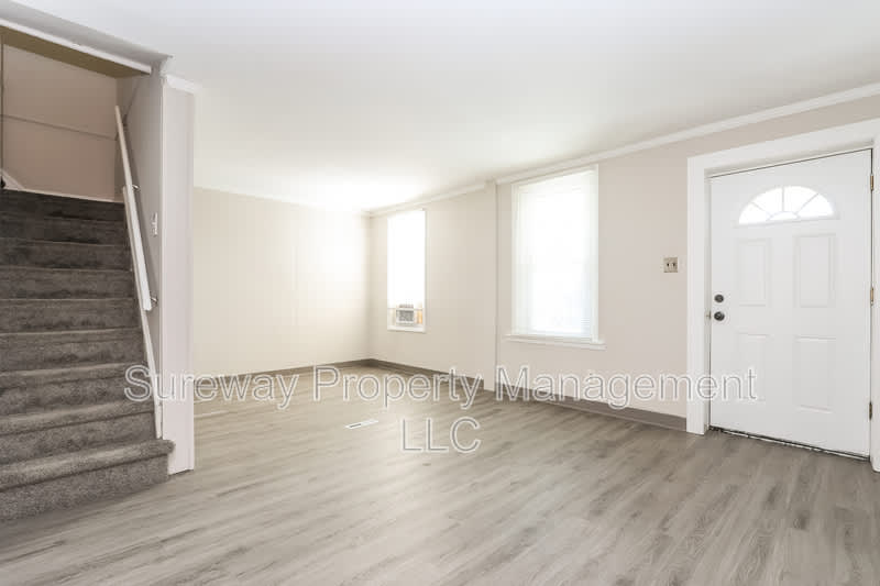 8 West 8th Street – photo 4