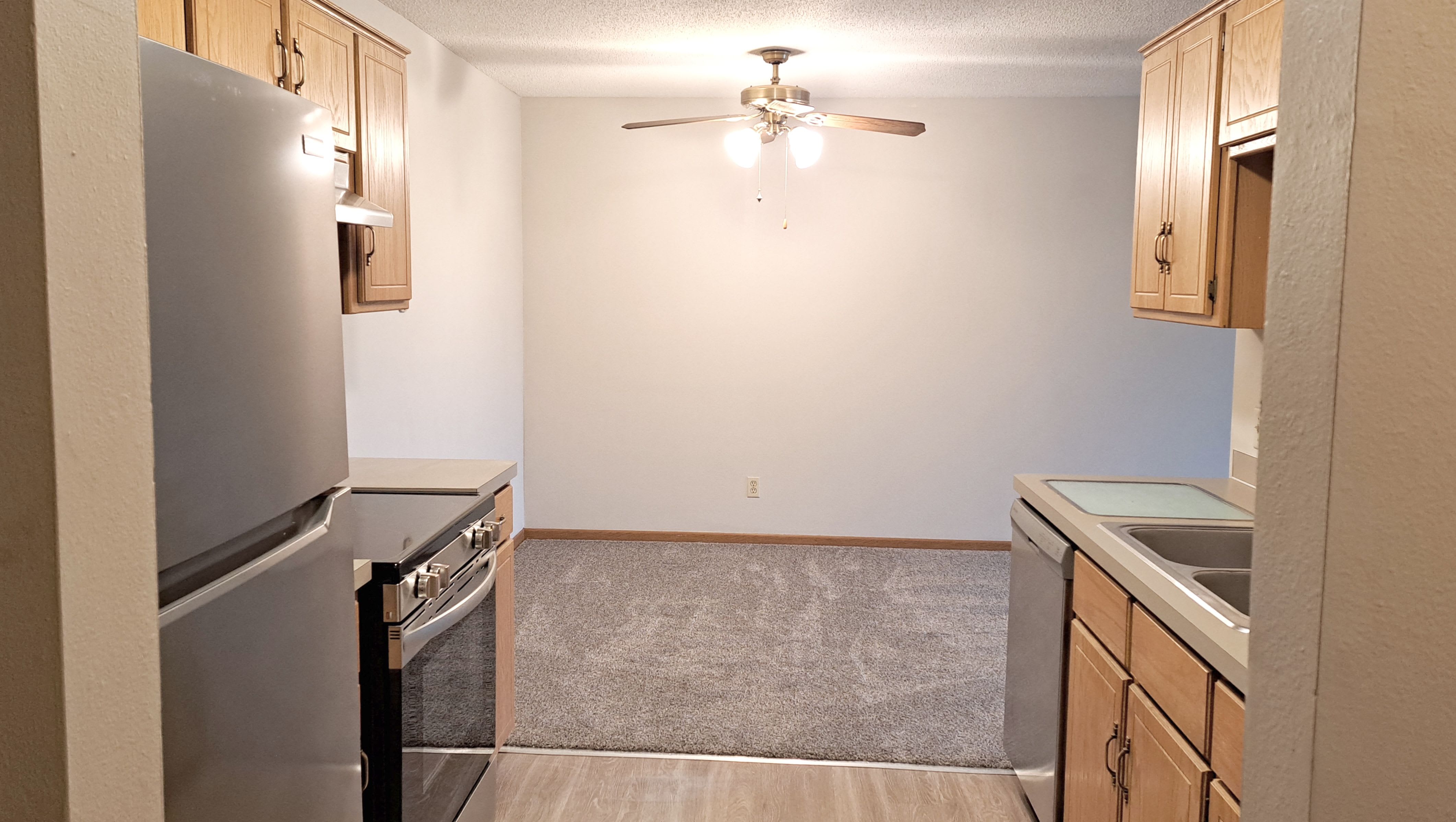River Ridge Apartments – photo 2
