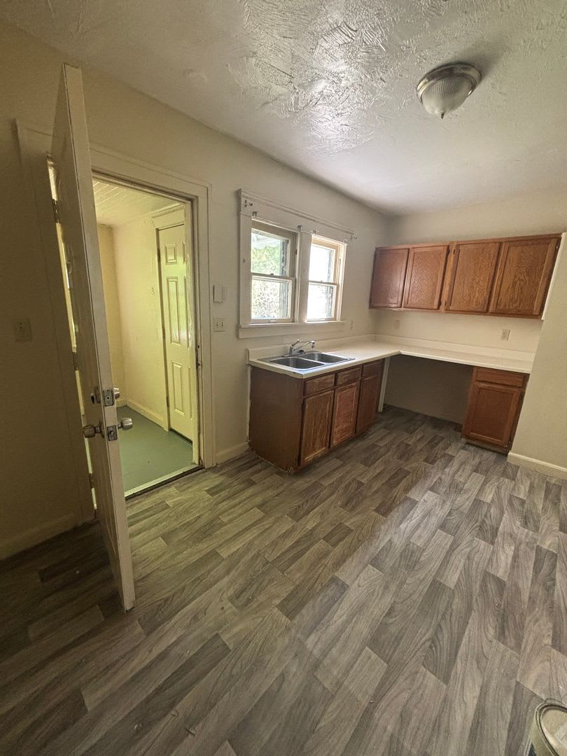 3bd Single Cash Pay/Section 8 – photo 5