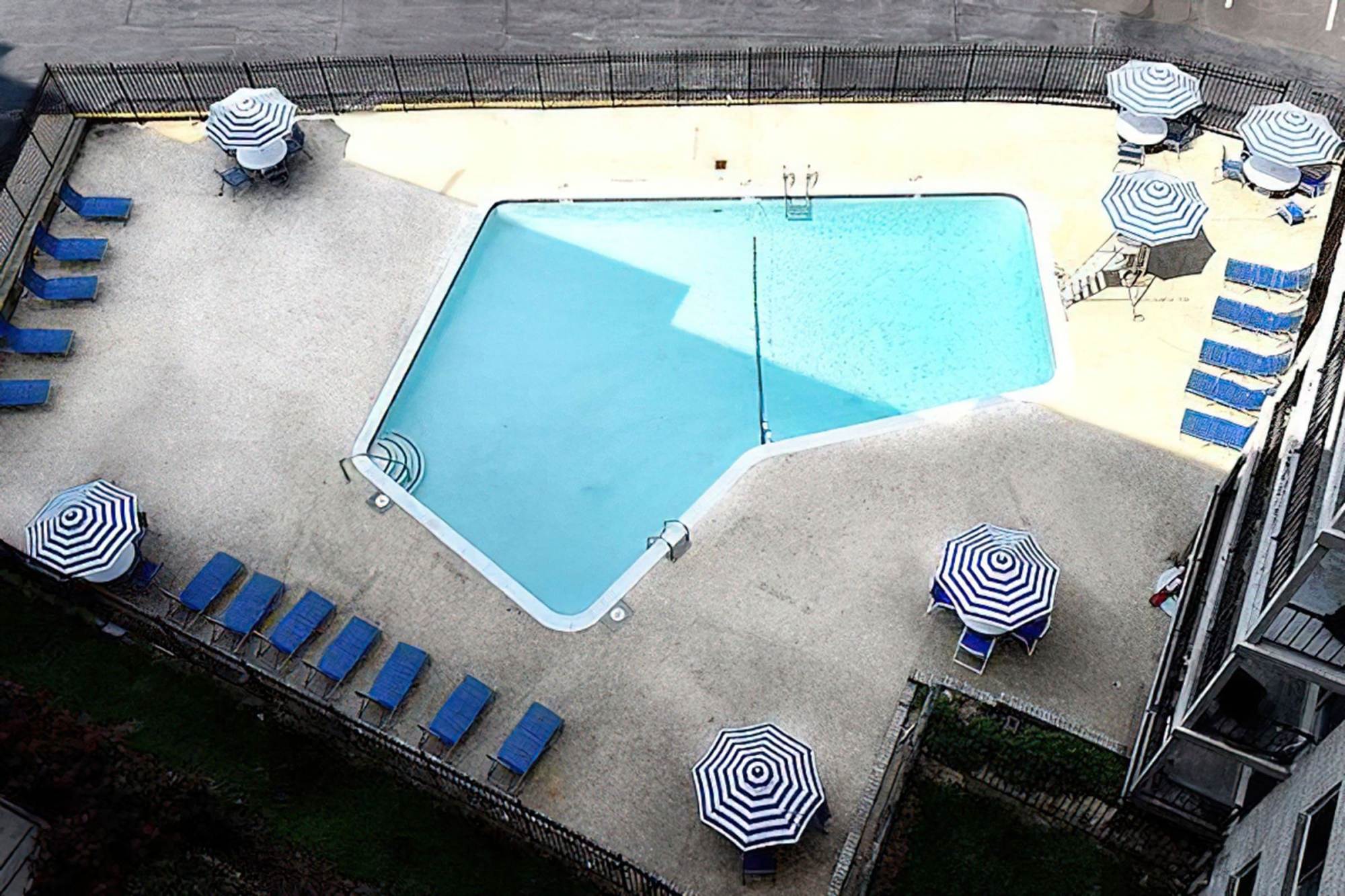 Kings Park Plaza Apartment Homes – photo 4