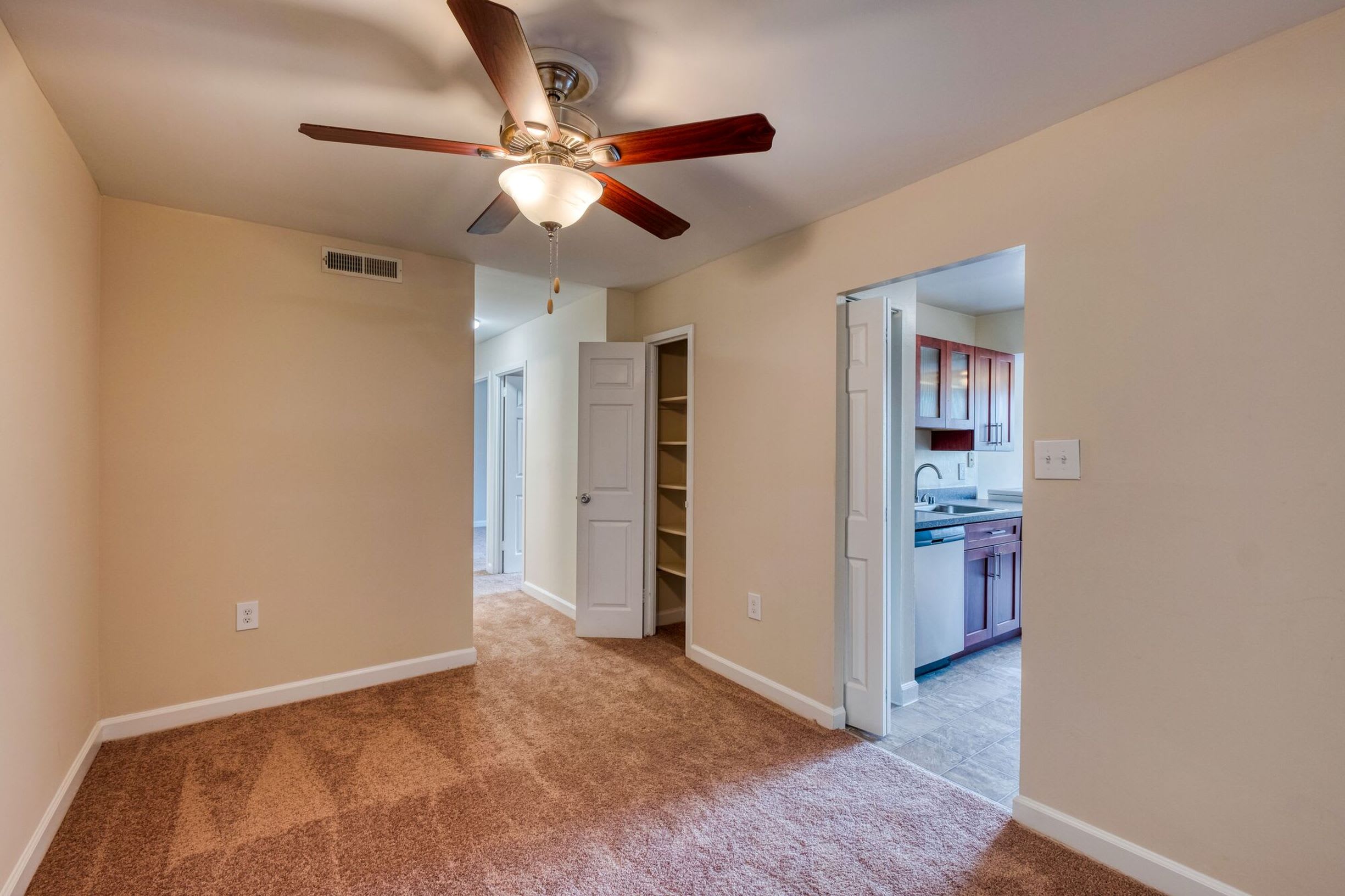 Oakton Park Apartments – photo 3