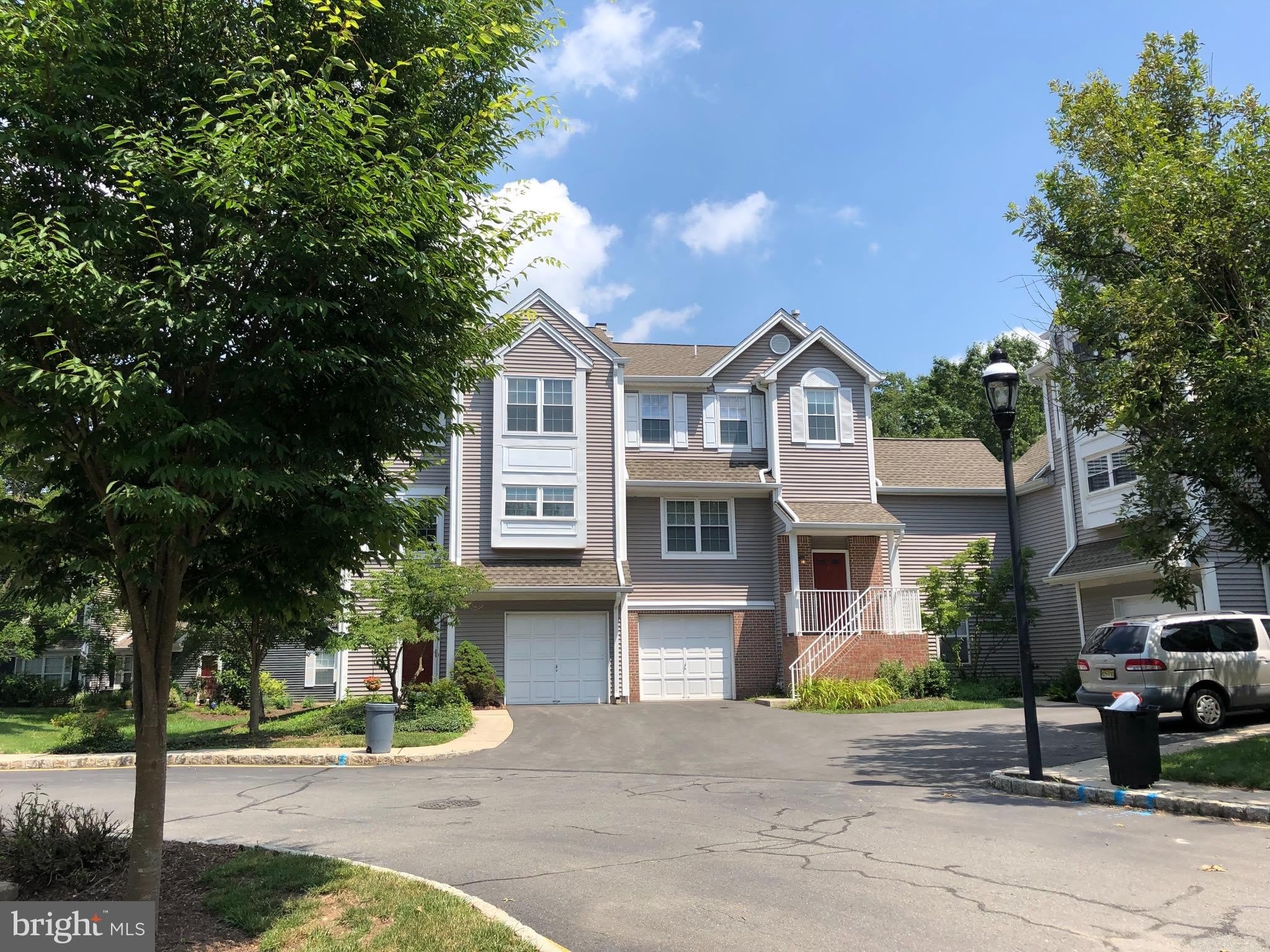 33 KETLEY Place – photo 1