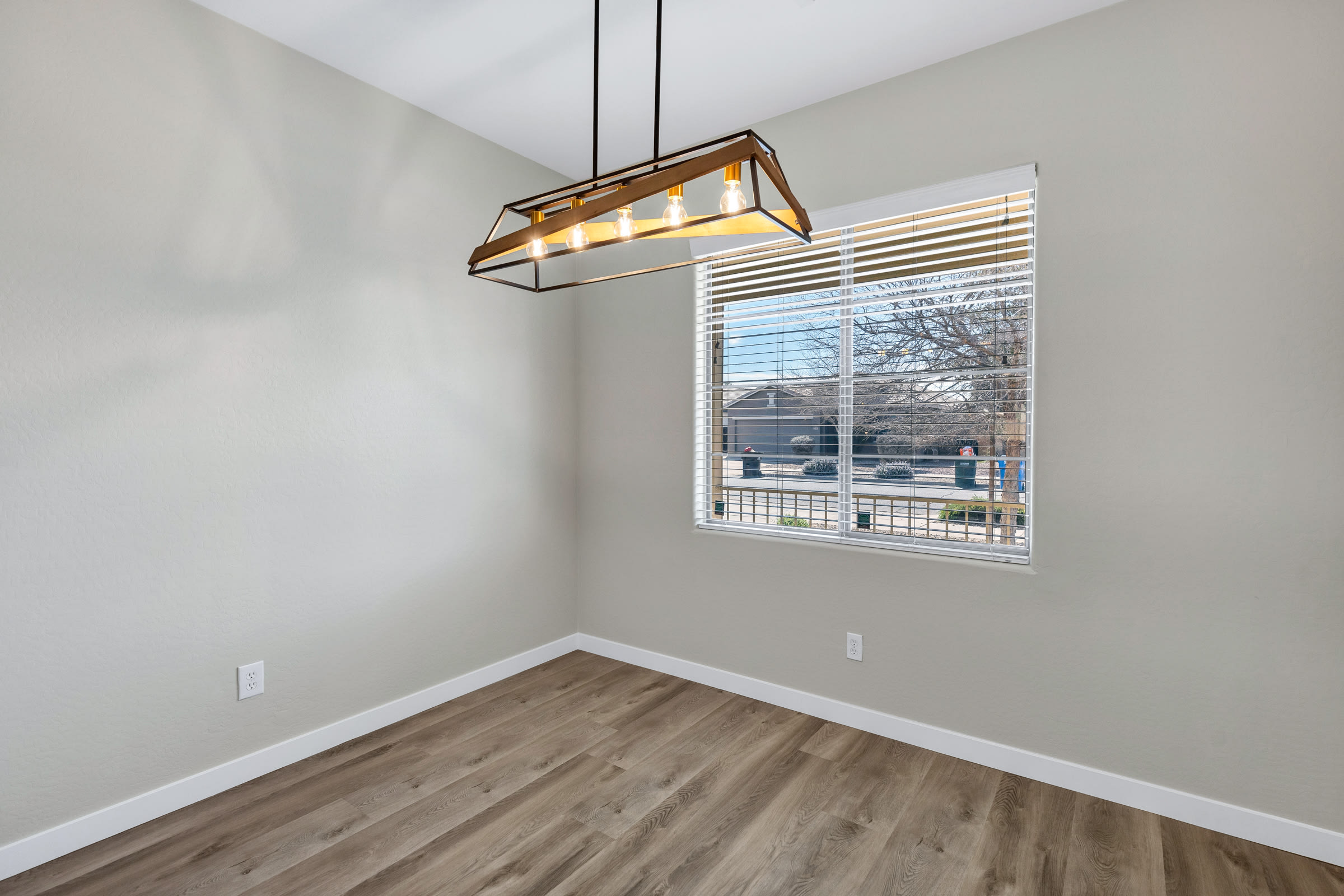 2408 West Tamarisk Avenue – photo 5