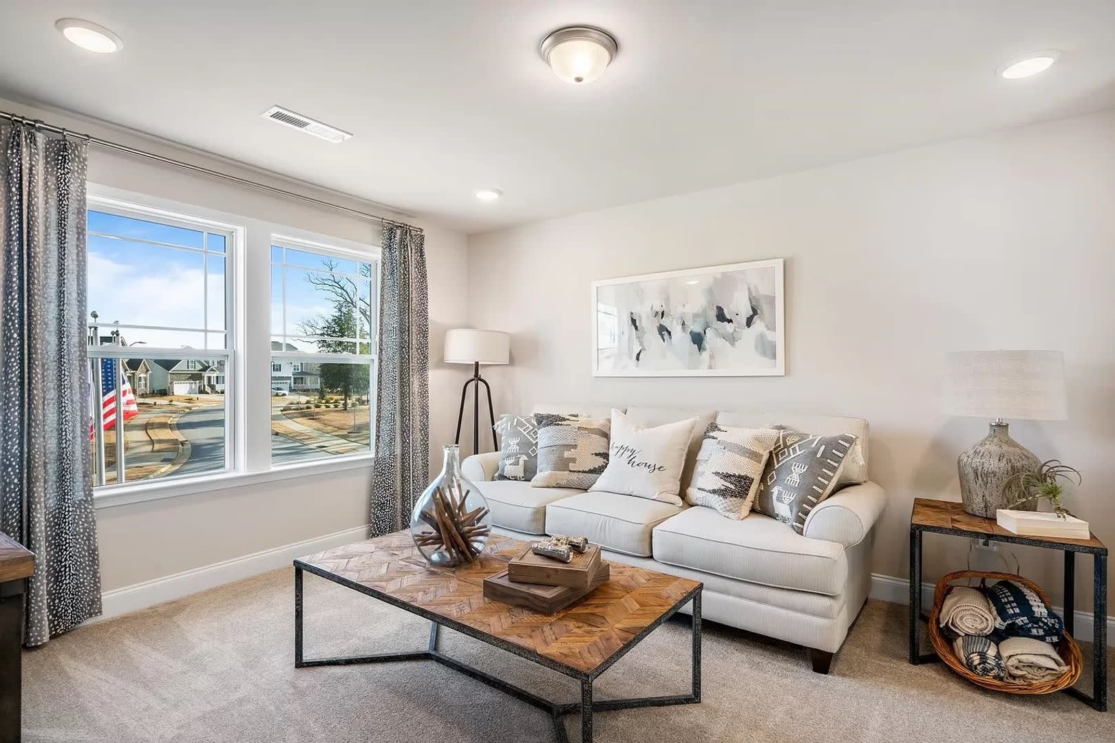 Room in 5 Bedroom Home at Gunderson Ln – photo 5