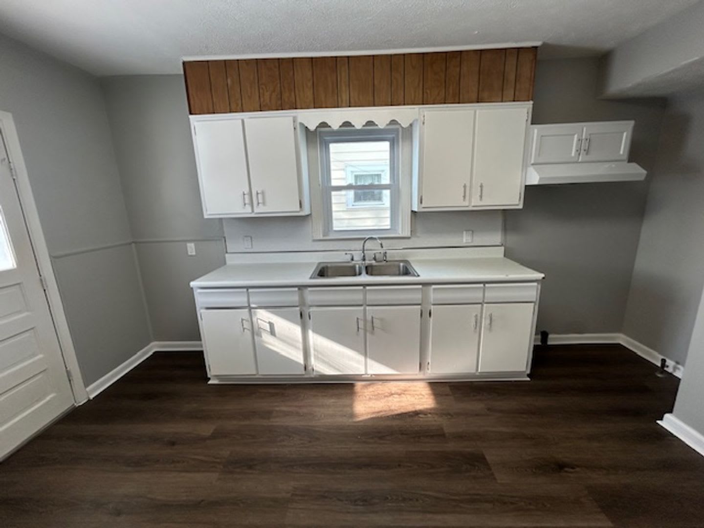 3 Bed- 1 Bath Single Family Home – photo 2