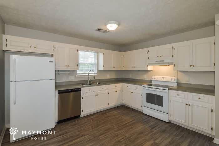 975 Eastern Oaks Drive – photo 5
