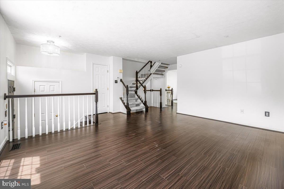 11304 SOUTHLAKES DR – photo 5