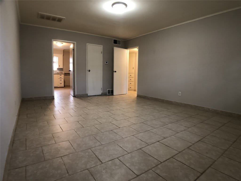 908 Young Street – photo 2