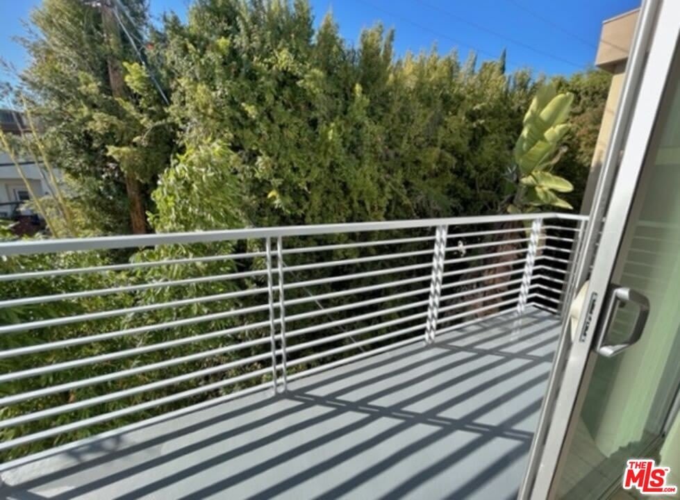 1611 S Beverly Glen – photo 4