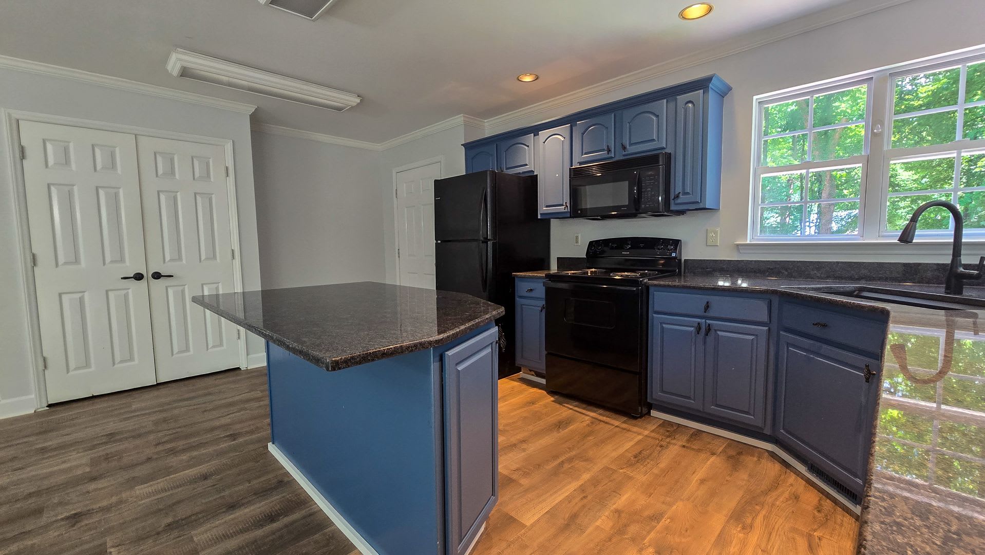 5607 Whispering Pines Drive – photo 4