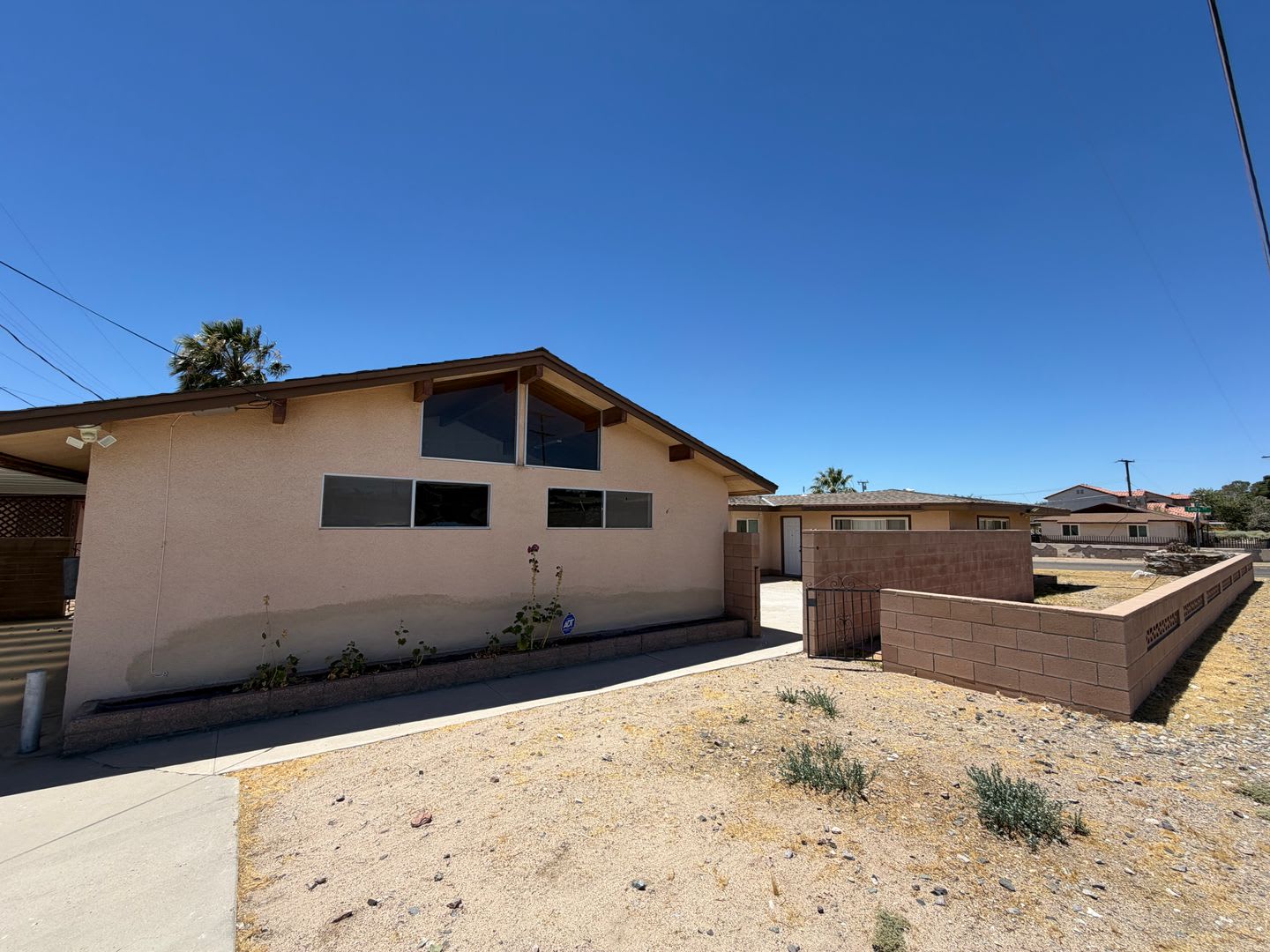 Spacious 4 Bedroom 2 Bathroom House Located in Irwin Estates – photo 2