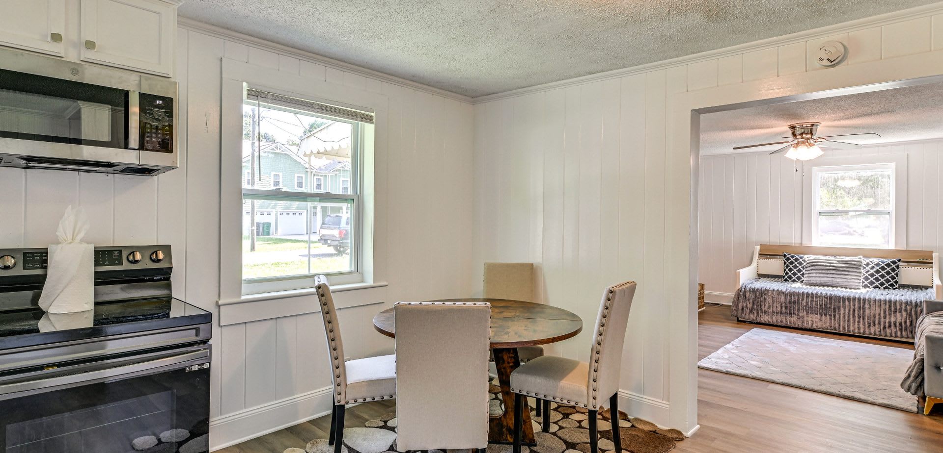 Room in 4 Bedroom Home at Austin Dr – photo 5