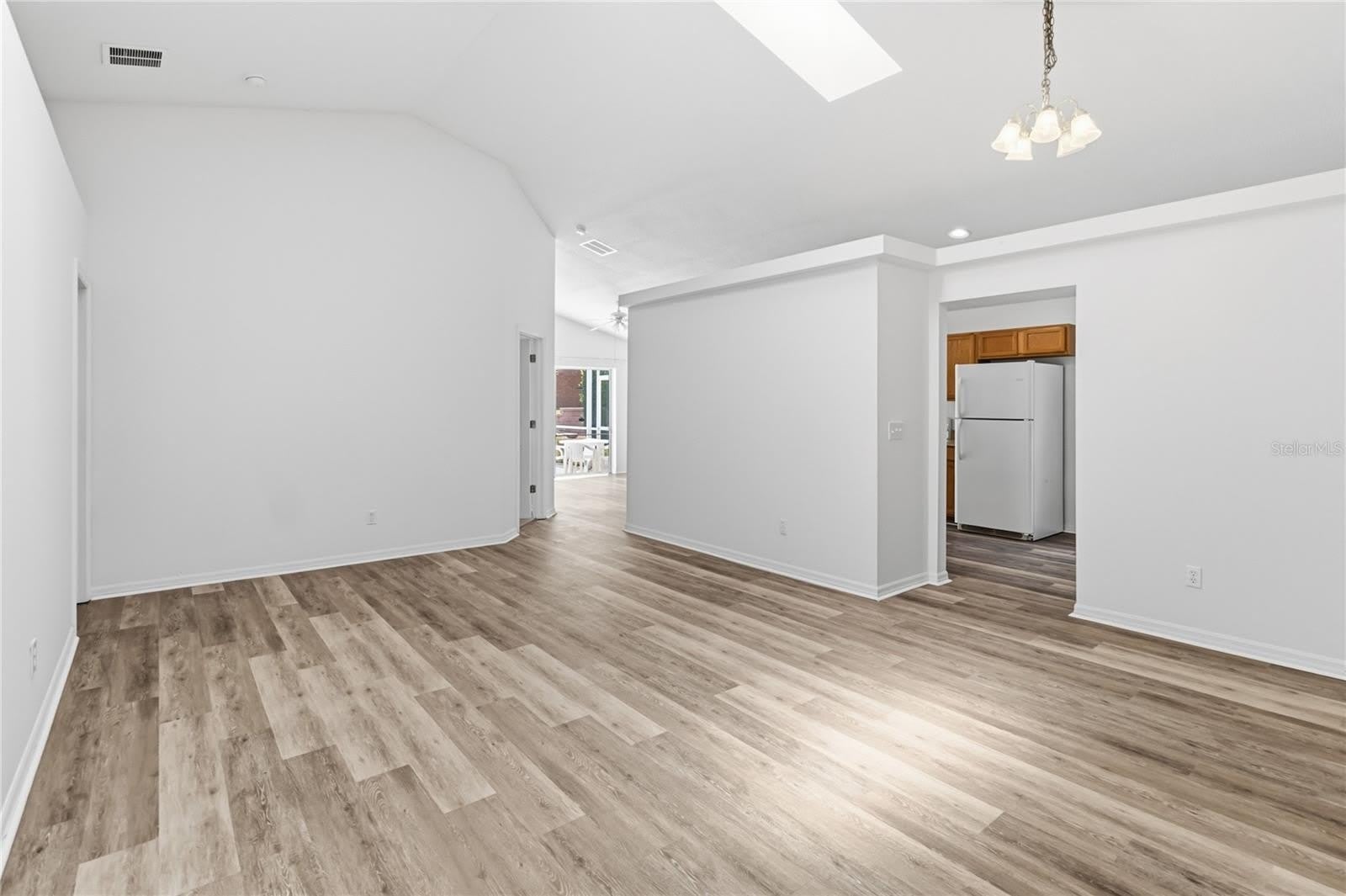210 PINE CONE Drive – photo 4