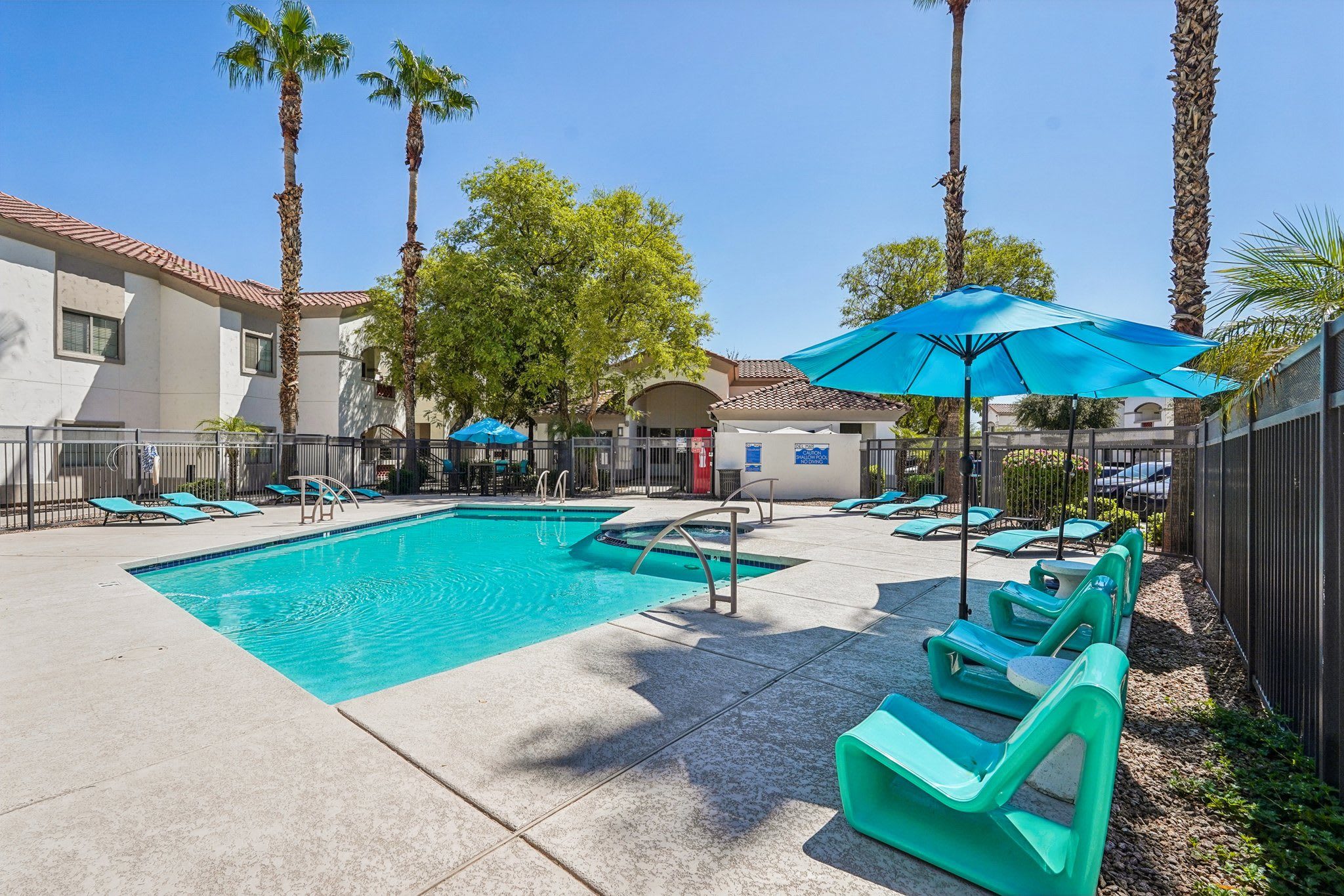 Del Mar Apartments – photo 1