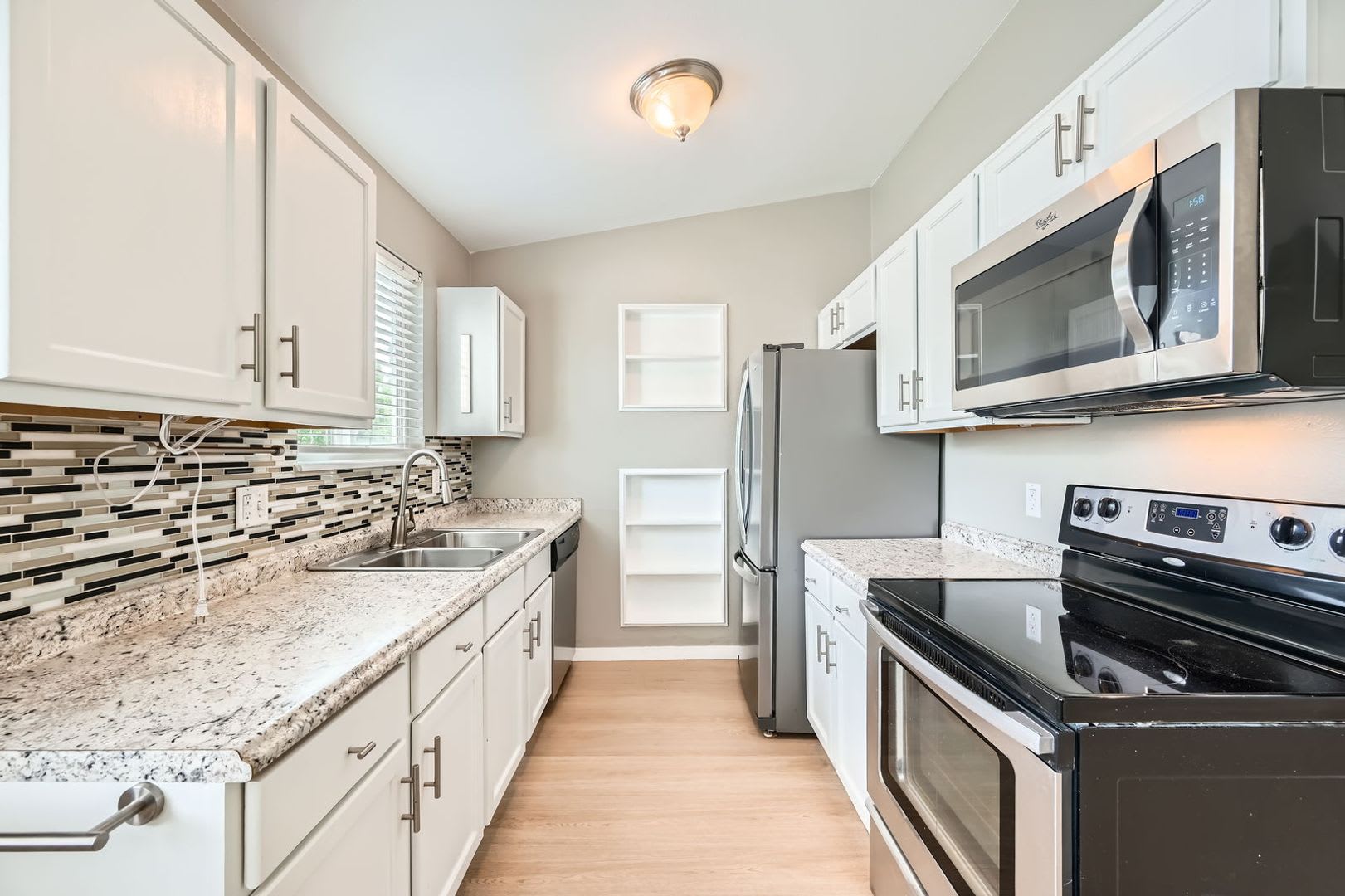 Spacious 3-Bedroom Aurora Home with Fenced Yard, Garage & Central AC – photo 5