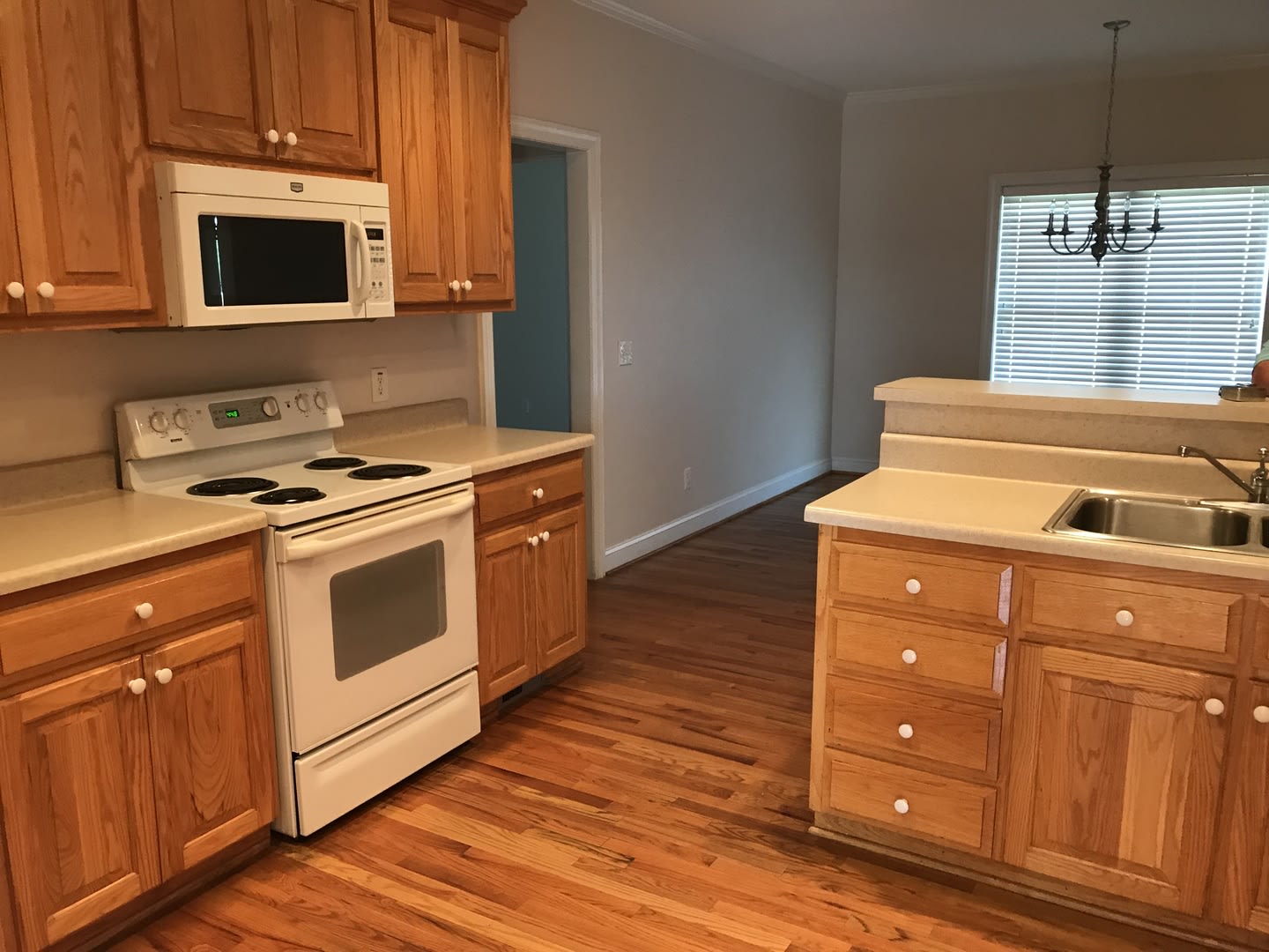 4 Bd 2 Bth All Brick W 2 Car Garage Located On A 1 Acre Lot Lawn Care Water Trash Washer Dryer Included – photo 4