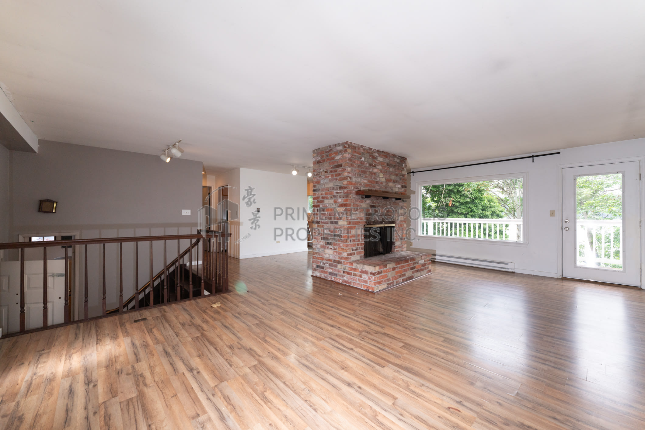 10706 Lakeside Avenue Northeast – photo 5