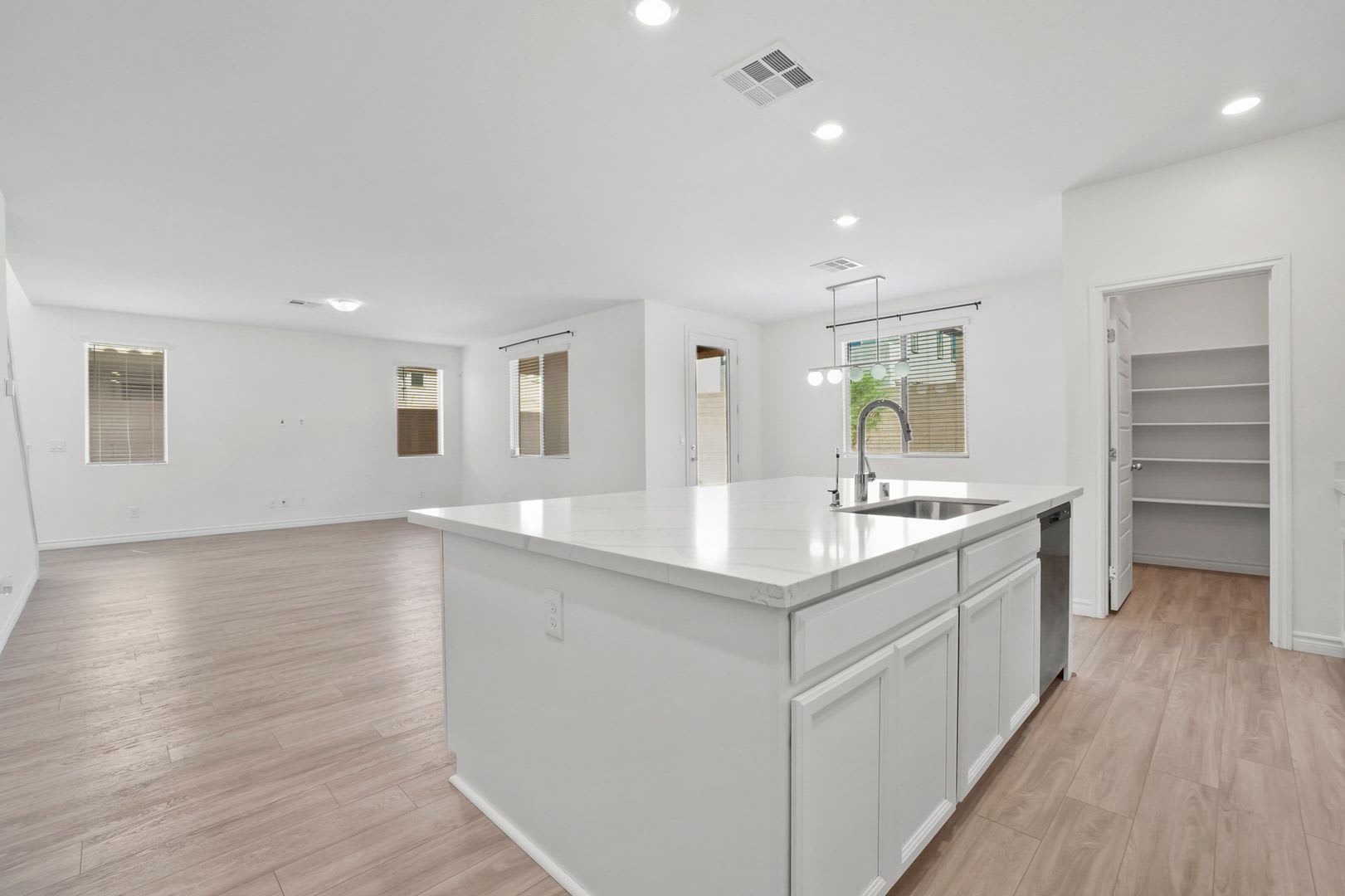 Stunning 4 Bedroom Home With Downstairs Room – photo 3