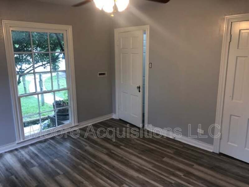 1113 W Walker – photo 2