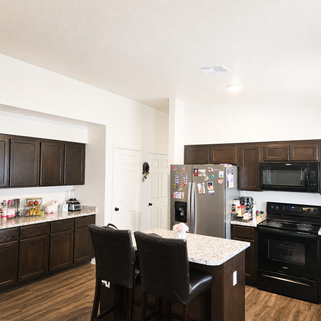 Almost Brand New Home for Rent! – photo 4