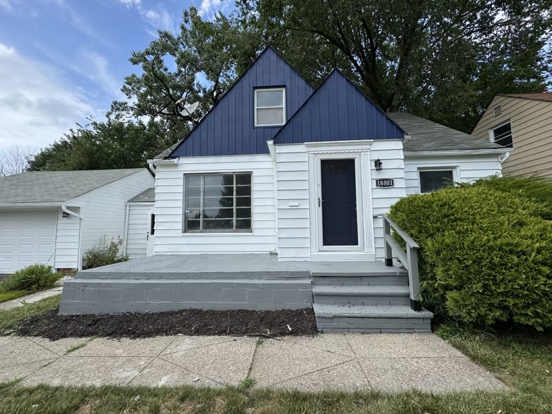 18801 Invermere Avenue – photo 2