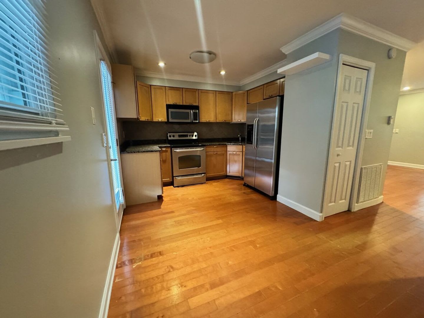 For Rent 730 Harbor Lane – photo 5