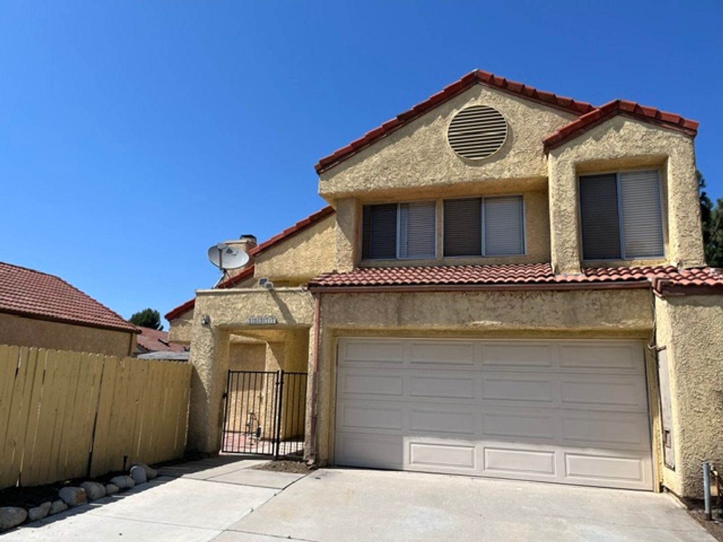 For Lease 3 Bedroom 2 1 2 Bathroom Moorpark Home Ready For Move In – photo 2