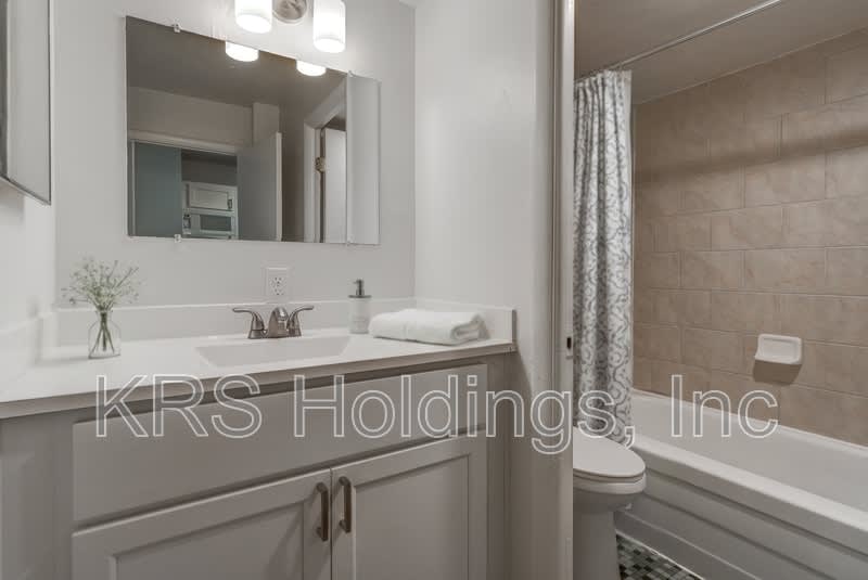 311 W Franklin St – photo 4
