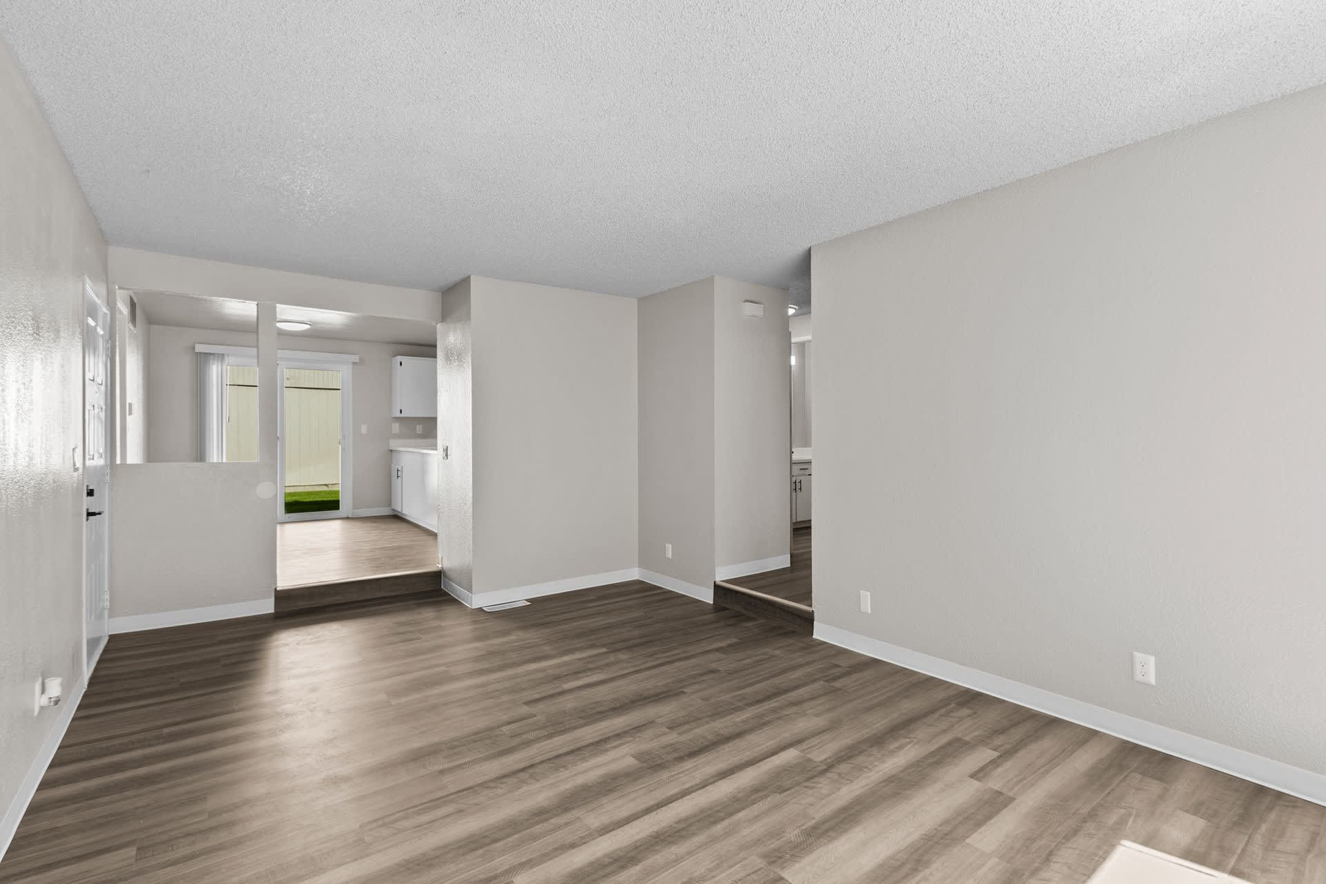 One Of The Largest 2 Bedrooms In The Area With 1 5 Bathrooms And 1100 Square Feet Plus Your Own Laundry Room With Full Size Washer Dryer – photo 5