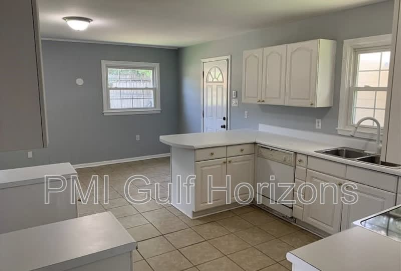6509 Zeigler Boulevard – photo 4