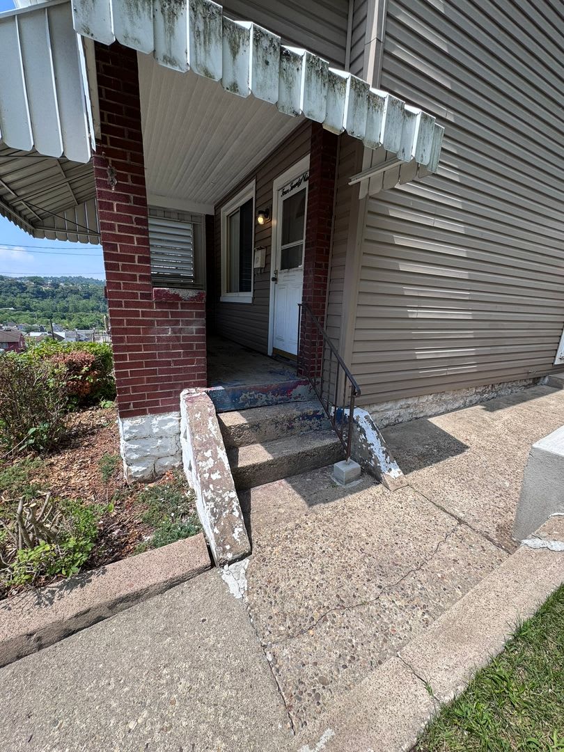 Fully Updated 3-Bed 1-Bath House w/ Covered Porch in Christy Park!!! – photo 4