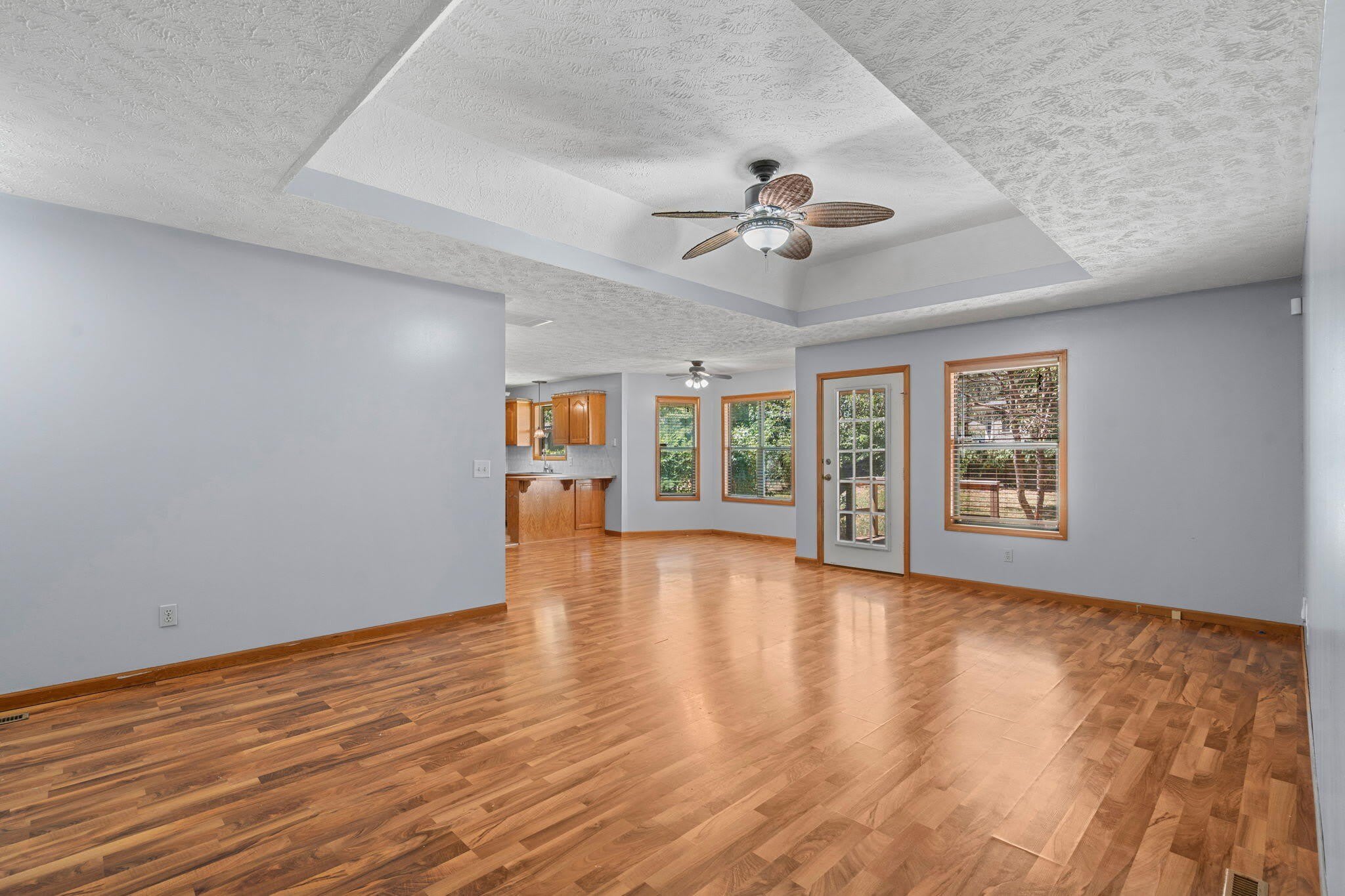 303 S Suburban Avenue – photo 5