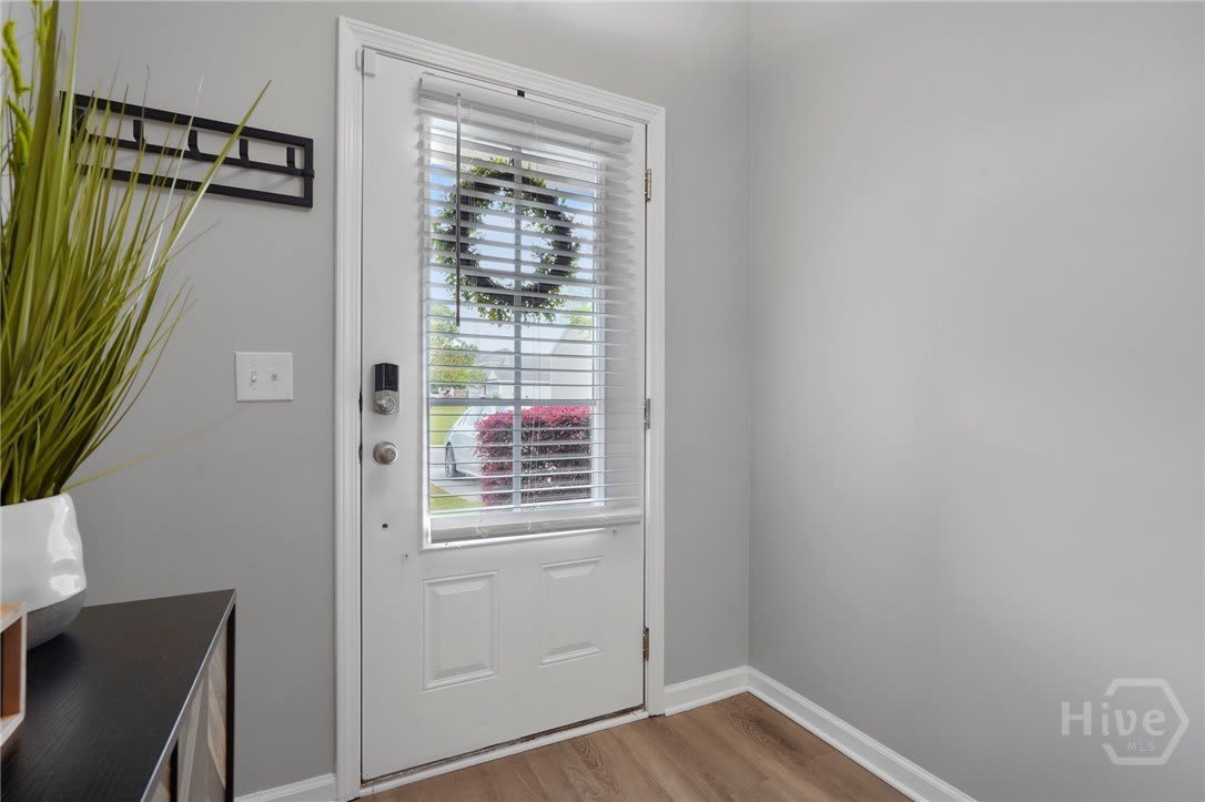 3 Red Robin Fully Furnished Court – photo 2